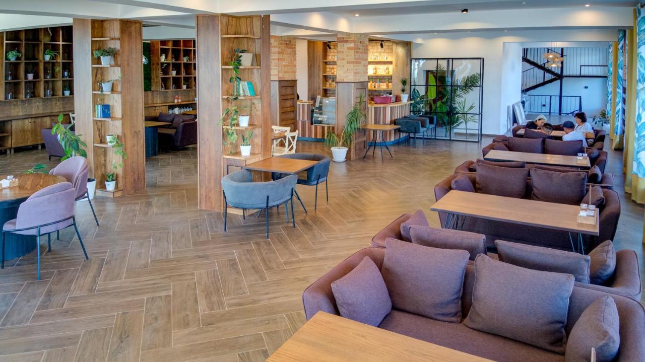 Olimp Hotel Бостери Екстериор снимка